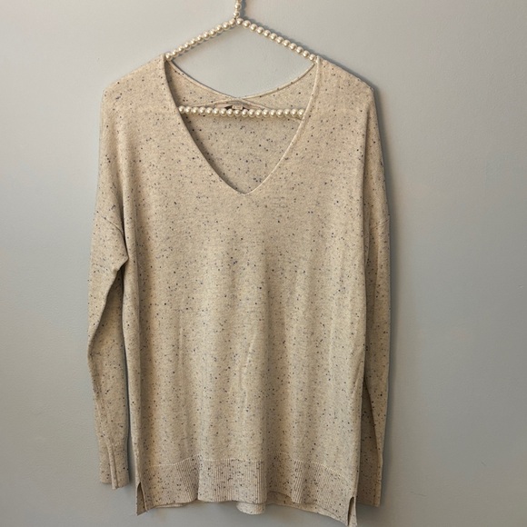LOFT Sweaters - LOFT Speckled Cream V-Neck Sweater